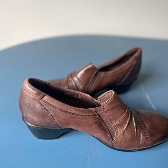 Clark’s  brown leather bendable shoes - Picture 4 of 4